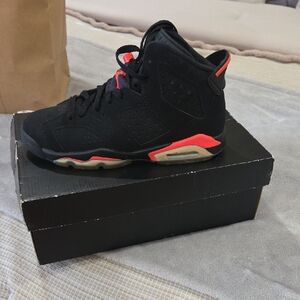 Youth Black and Red Athletic Sneakers JORDAN RETRO 6 WORN TWICE